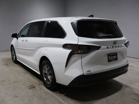 Certified 2024 Toyota Sienna LE image 6