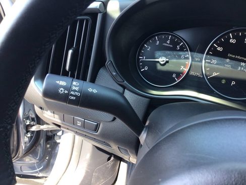 Used 2025 MAZDA CX-50 AWD 2.5 S w/ Premium Package image 18