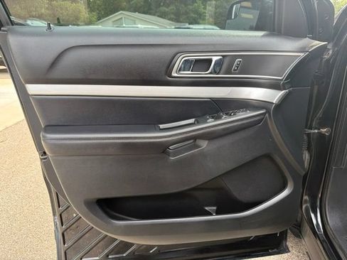 Used 2016 Ford Explorer XLT AWD/4WD image 19
