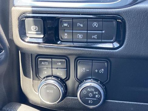 Used 2025 GMC Yukon Denali AWD/4WD image 13