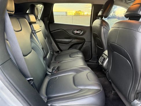 Used 2017 Jeep Cherokee Limited FWD image 20