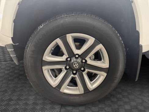 Used 2019 Toyota Tacoma Limited image 15