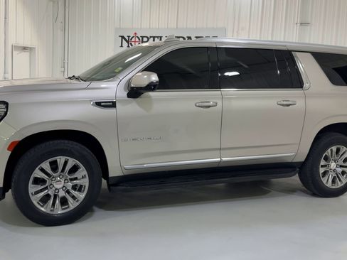 Used 2023 GMC Yukon XL Denali AWD/4WD image 6