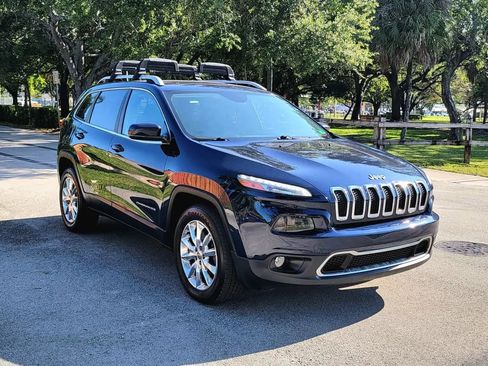Used 2014 Jeep Cherokee Limited w/ Luxury Group AWD/4WD image 3