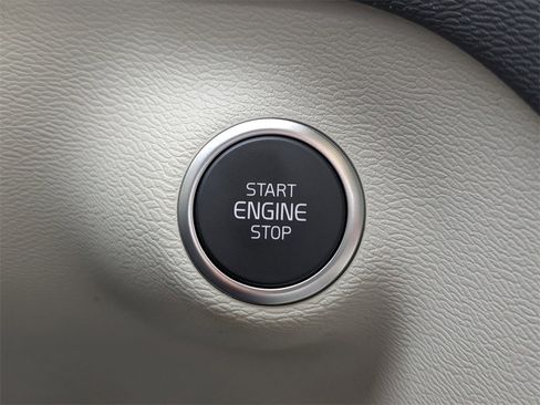 New 2025 Volvo XC40 B5 Plus w/ Climate Package image 28