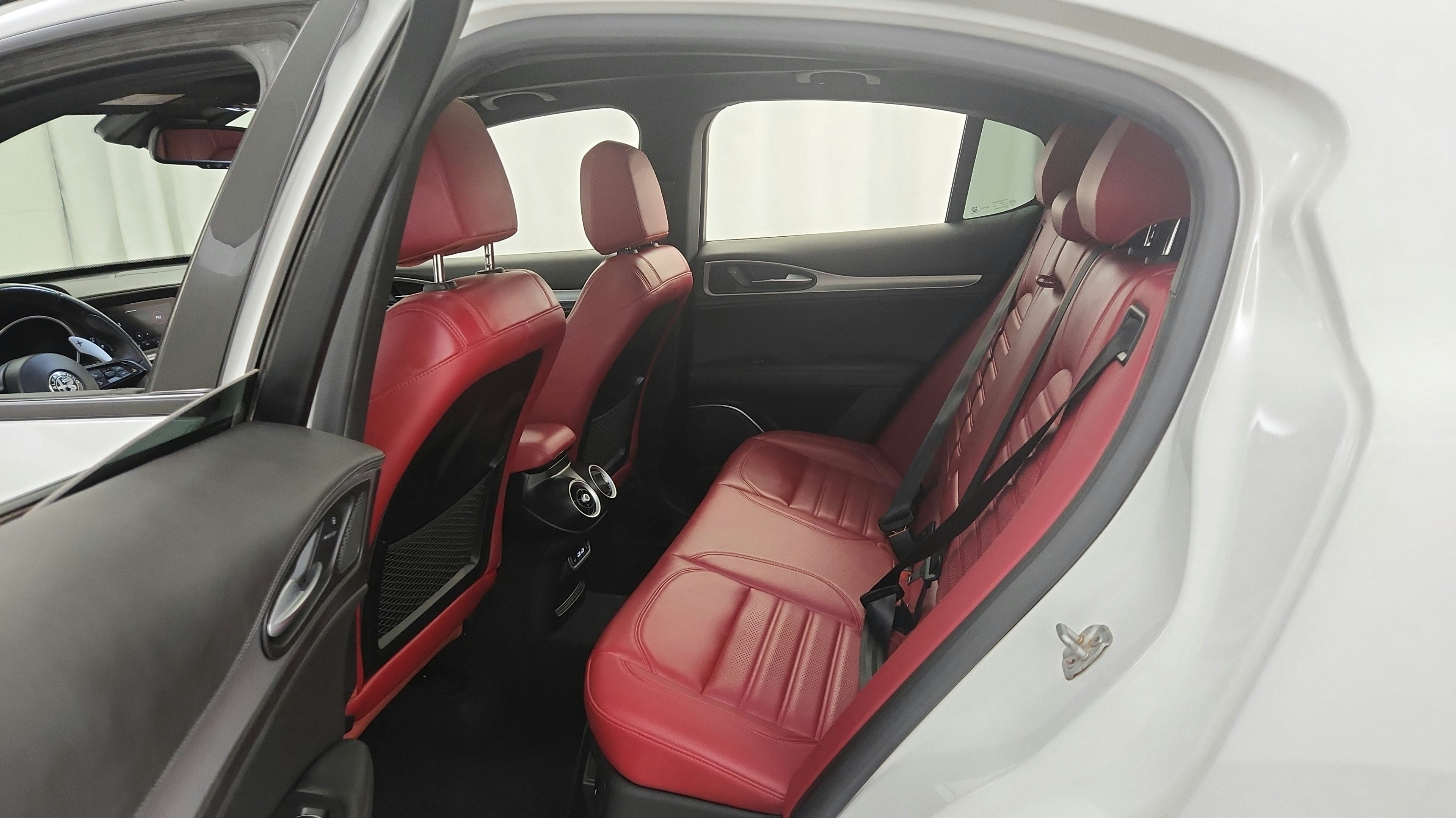 Used 2022 Alfa Romeo Stelvio Veloce AWD/4WD image 27