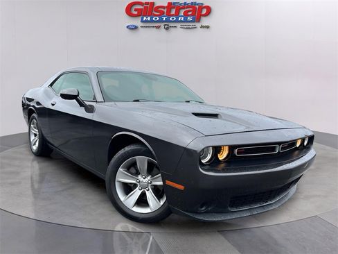 Used 2021 Dodge Challenger SXT image 1