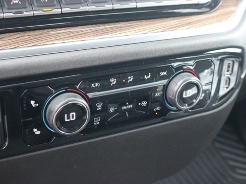 Used 2025 Chevrolet Silverado 1500 LT AWD/4WD image 24