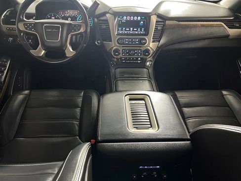 Used 2019 GMC Yukon XL Denali w/ Denali Ultimate Package image 3