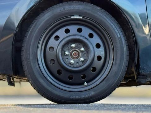 Used 2019 Toyota Corolla LE image 29