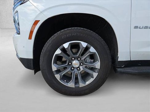 Used 2025 Chevrolet Suburban LT w/ Advanced Technology Package RWD image 24