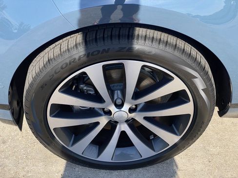 Used 2024 Land Rover Range Rover Evoque Dynamic SE image 10