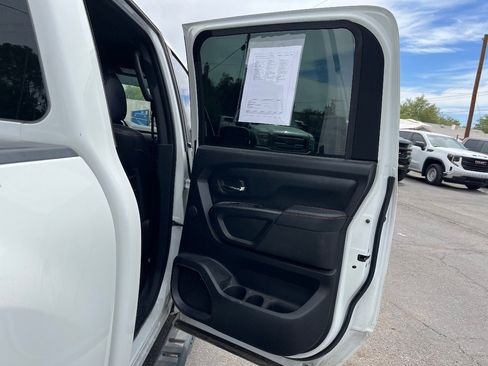 Used 2020 Nissan Titan PRO-4X w/ Pro-4x Convenience Package AWD/4WD image 16