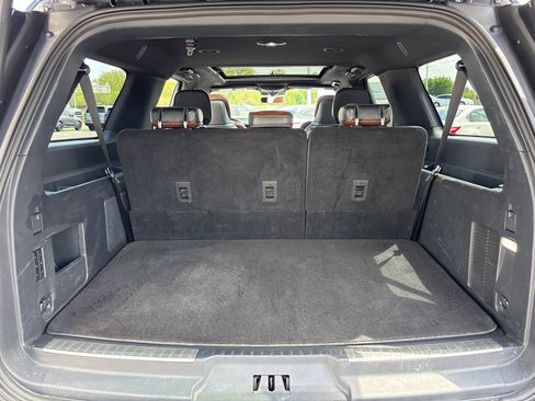 Certified 2024 Lincoln Navigator L Reserve AWD/4WD image 9