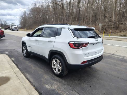 Used 2024 Jeep Compass Latitude image 7