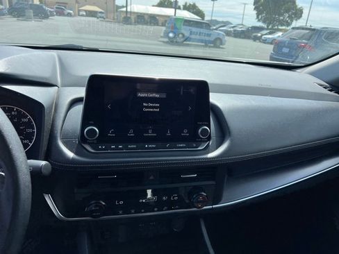 Used 2024 Nissan Rogue SV image 17