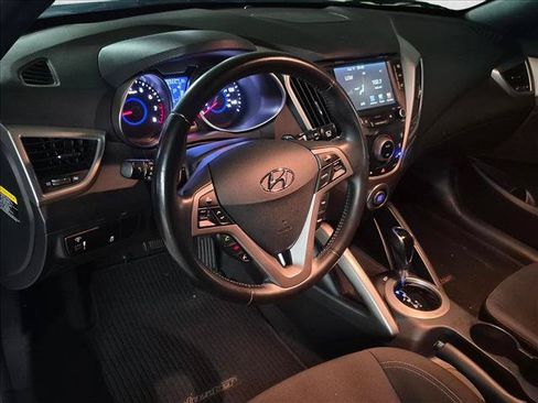 Used 2017 Hyundai Veloster Value Edition FWD image 10