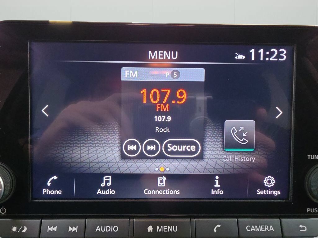 Used 2025 Nissan Rogue SV AWD/4WD image 23