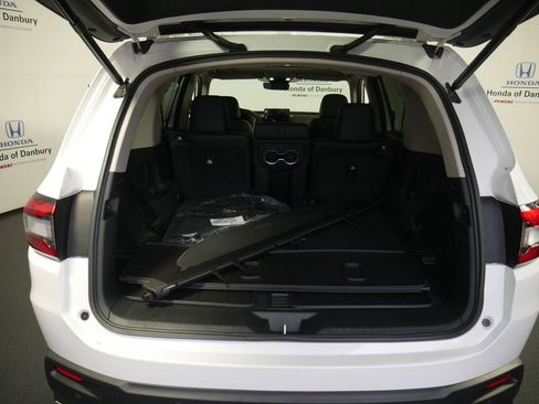 New 2026 Honda Pilot Touring image 7
