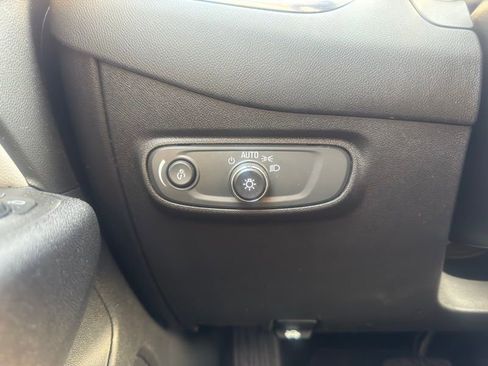 Used 2022 Chevrolet Equinox LS w/ LS Convenience Package AWD/4WD image 27