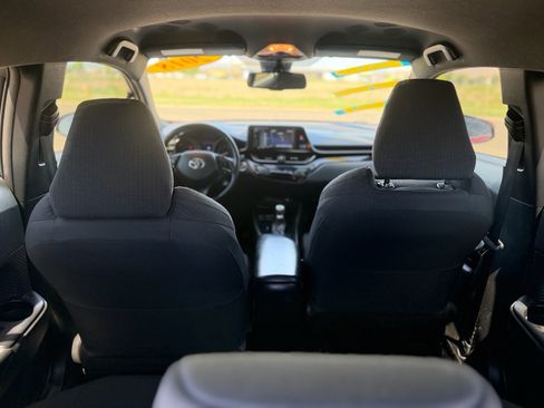 Used 2018 Toyota C-HR XLE FWD image 11