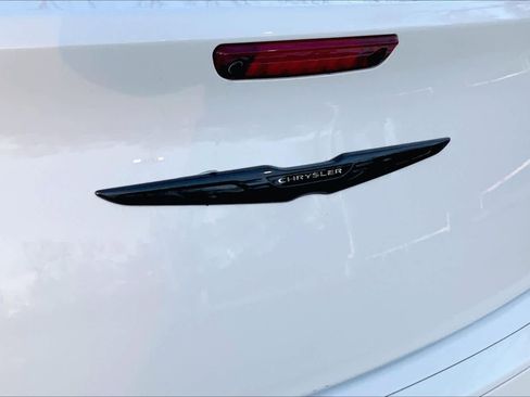 Used 2023 Chrysler 300 Touring w/ Sport Appearance Package image 31