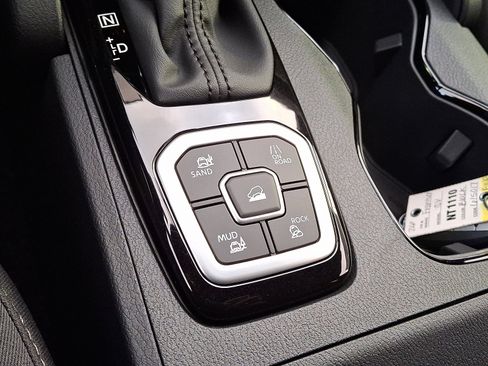 New 2026 Nissan Frontier SV w/ All-Weather Content Package image 14