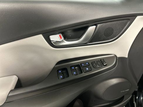 Used 2023 Hyundai Kona Limited image 12