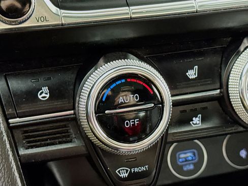 Used 2023 Genesis G70 2.0T w/ Sport Prestige Package image 5