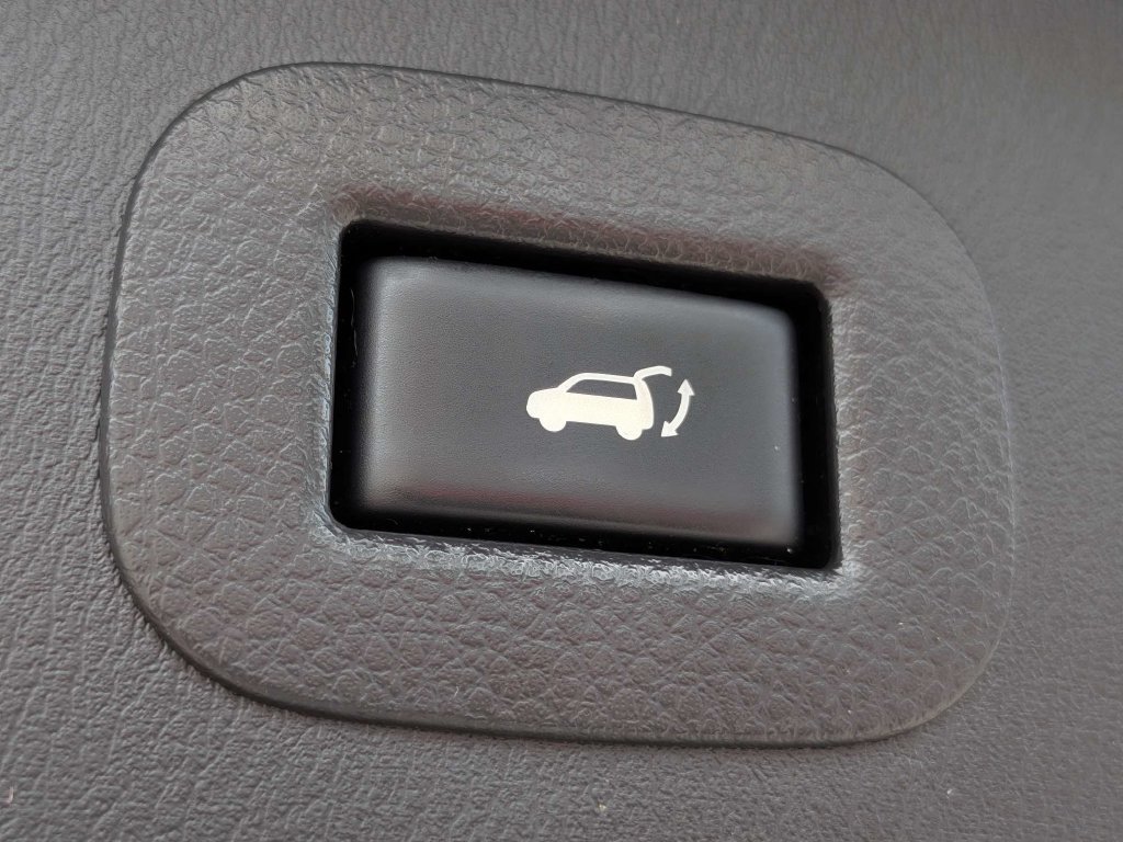 Used 2017 Nissan Armada Platinum w/ Captain Seat Package AWD/4WD image 23