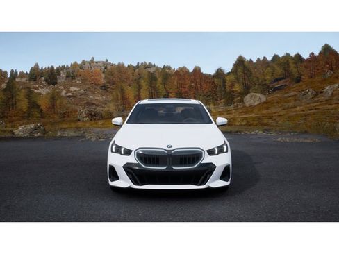 New 2026 BMW 530i image 3