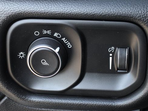 Used 2021 RAM 3500 Big Horn image 16