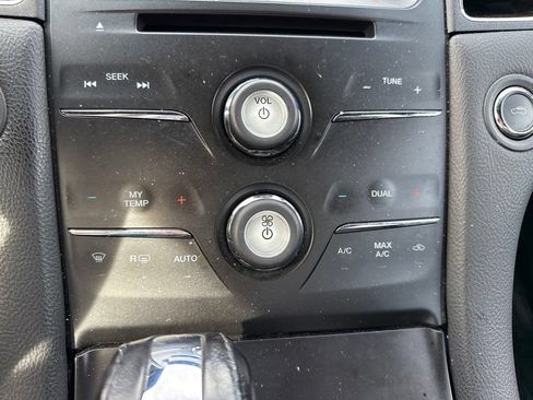 Used 2019 Ford Taurus SEL w/ Equipment Group 201A FWD image 22