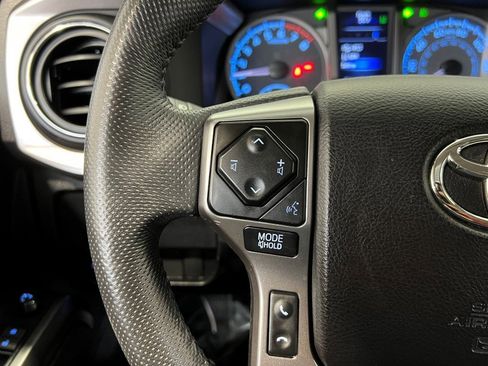 Used 2020 Toyota Tacoma SR5 image 38