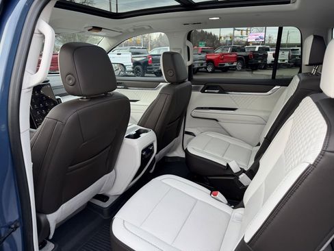 Used 2024 GMC Acadia Denali w/ Super Cruise Package image 11