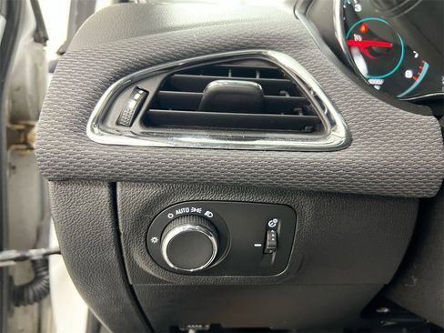 Used 2019 Chevrolet Cruze LT image 17