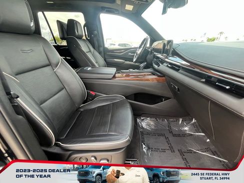 Used 2023 Cadillac Escalade Premium Luxury w/ Performance Package image 21