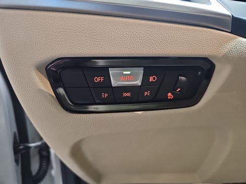 New 2026 BMW 330i Sedan w/ Premium Package image 27