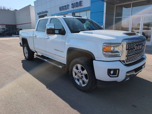 Used 2019 GMC Sierra 2500 Denali w/ Duramax Plus Package image 2