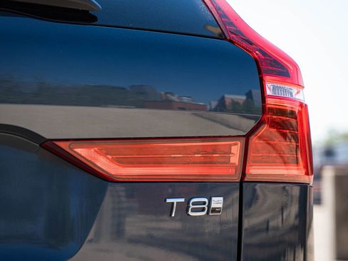 Certified 2025 Volvo XC60 T8 Ultra w/ Protection Package Premier AWD/4WD image 6