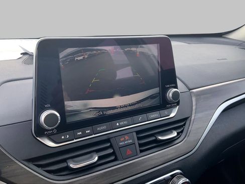 Used 2025 Nissan Altima 2.5 SV FWD image 27