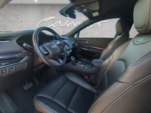 Certified 2023 Cadillac XT4 Luxury w/ Cold Weather Package image 19