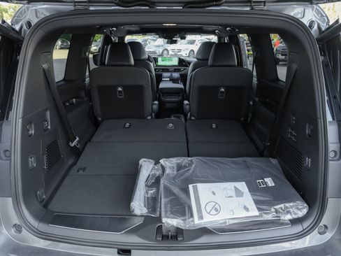 New 2026 INFINITI QX80 4WD w/ Sport Exterior Package image 32