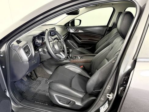 Used 2018 MAZDA MAZDA3 Grand Touring w/ Premium Equipment Package FWD image 31