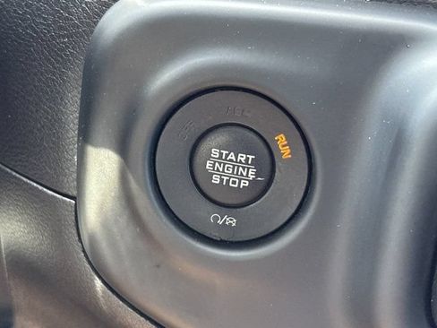 Used 2018 Jeep Wrangler Unlimited Sahara AWD/4WD image 30