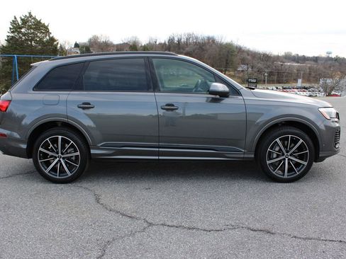 Certified 2025 Audi Q7 2.0T Premium Plus image 10