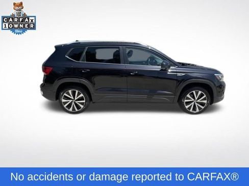 Used 2024 Volkswagen Taos SE FWD image 2