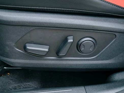 Used 2025 Kia Sportage SX image 18