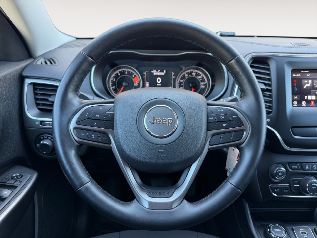 Used 2020 Jeep Cherokee Latitude w/ Cold Weather Group AWD/4WD image 23