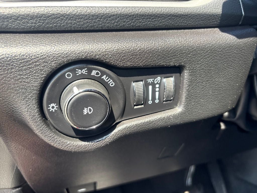 Used 2021 Chrysler Pacifica Touring w/ S Appearance Package FWD image 17
